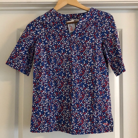 Vineyard Vines Tops - NWT Vineyard Vines Stars & Whales tunic top, S